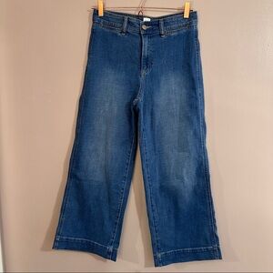 GAP NWOT high rise, wide leg cropped jeans. Size 4/27.